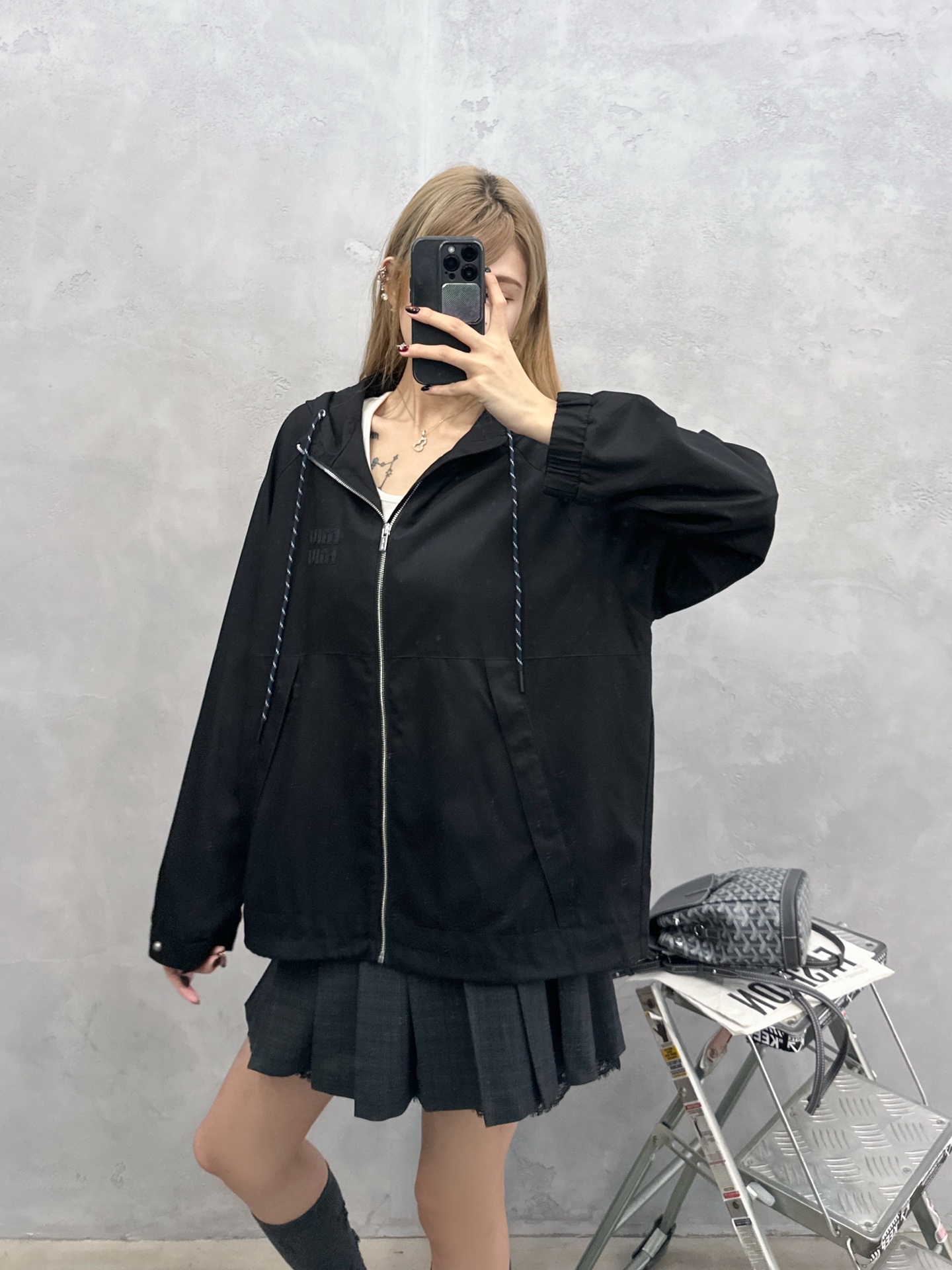 Miu ｜ 新款风衣外套，品牌经典贴布绣花标，进口羊毛人棉混纺面料配搭内里提花人丝里布，时尚休闲，尺码sml