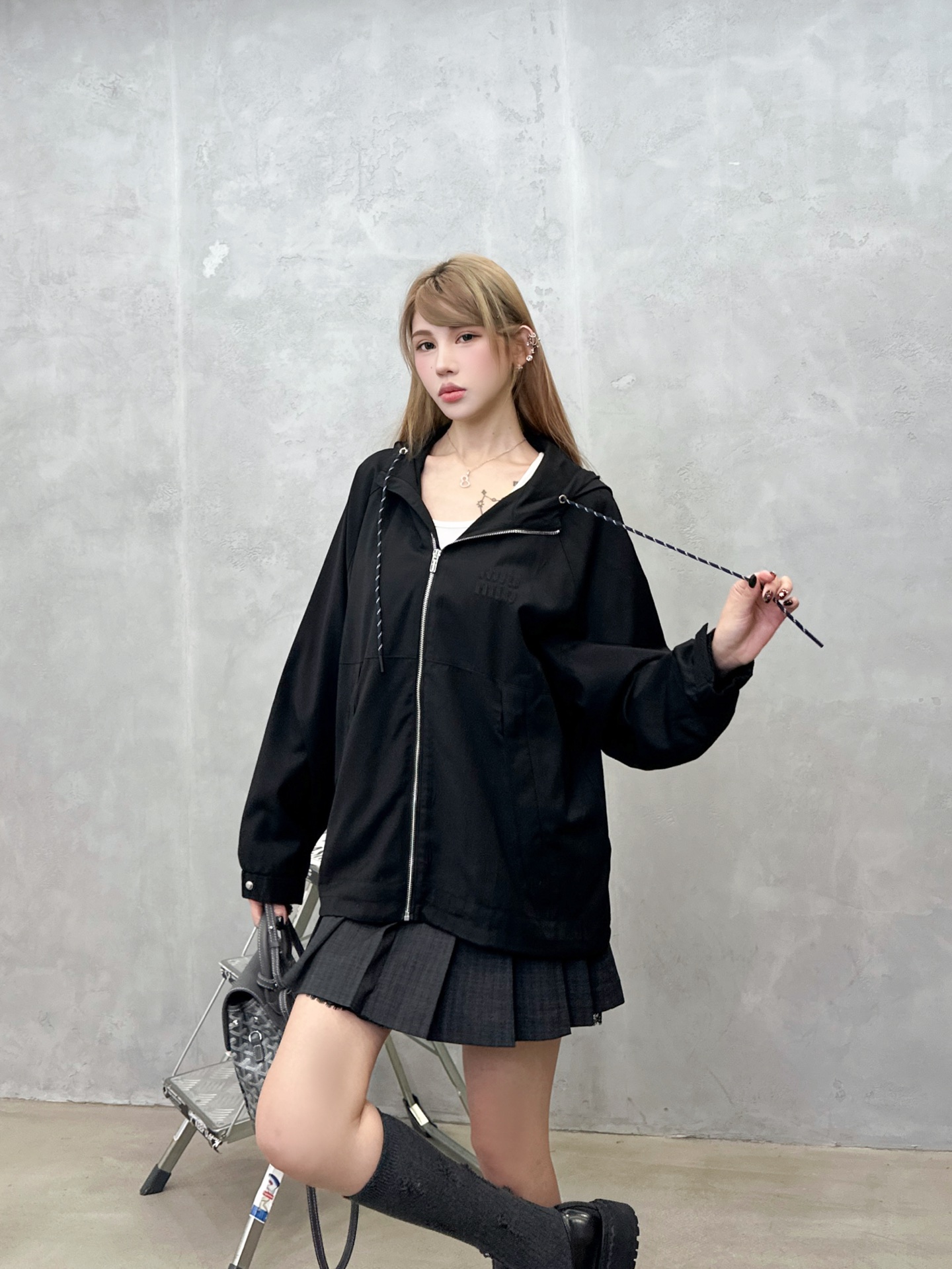 Miu ｜ 新款风衣外套，品牌经典贴布绣花标，进口羊毛人棉混纺面料配搭内里提花人丝里布，时尚休闲，尺码sml