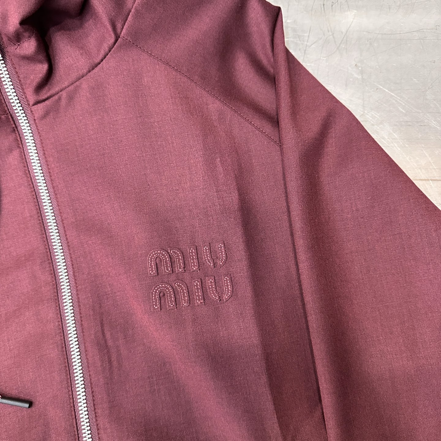 Miu ｜ 新款风衣外套，品牌经典贴布绣花标，进口羊毛人棉混纺面料配搭内里提花人丝里布，时尚休闲，尺码sml