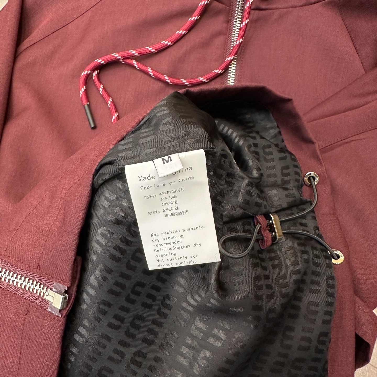 Miu ｜ 新款风衣外套，品牌经典贴布绣花标，进口羊毛人棉混纺面料配搭内里提花人丝里布，时尚休闲，尺码sml