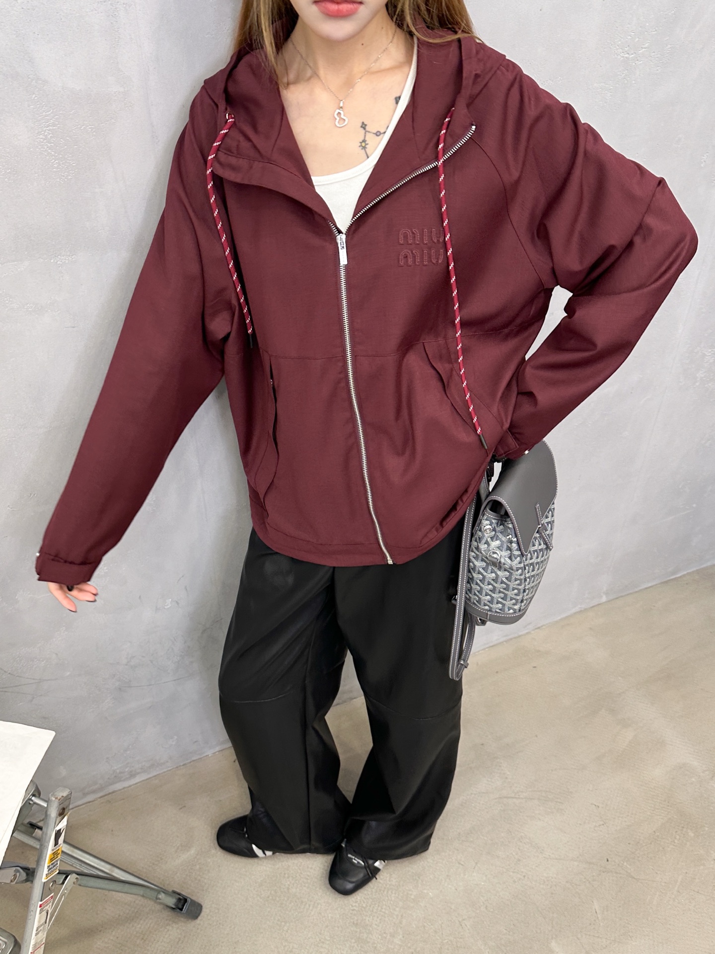Miu ｜ 新款风衣外套，品牌经典贴布绣花标，进口羊毛人棉混纺面料配搭内里提花人丝里布，时尚休闲，尺码sml