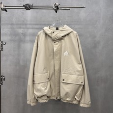 克罗心 | 新款时尚风衣外套,品牌经典刺绣标,时尚双层结构款式设计,休闲时尚,男女同款,尺码sml 克罗心 | 新款时尚风衣外套,品牌经典刺绣标,时尚双层结构款式设计,休闲时尚,男女同款,尺码sml