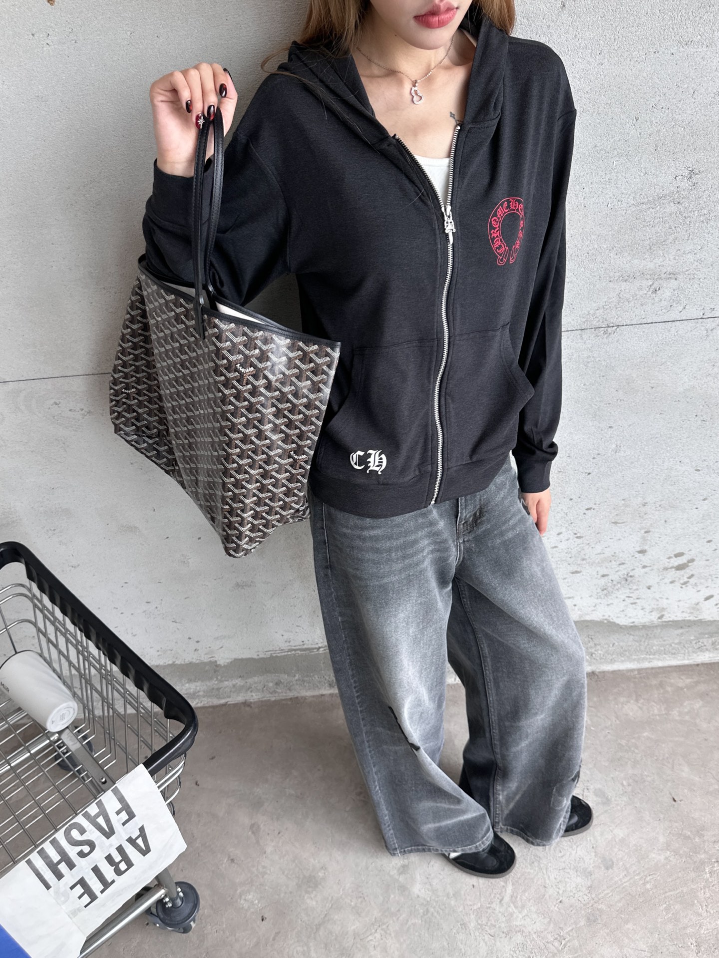 克**  ｜  新款羊毛开衫，品牌经典多处印花标，进口莱赛尔羊毛混纺面料，时尚休闲连帽开衫款式，尺码sml