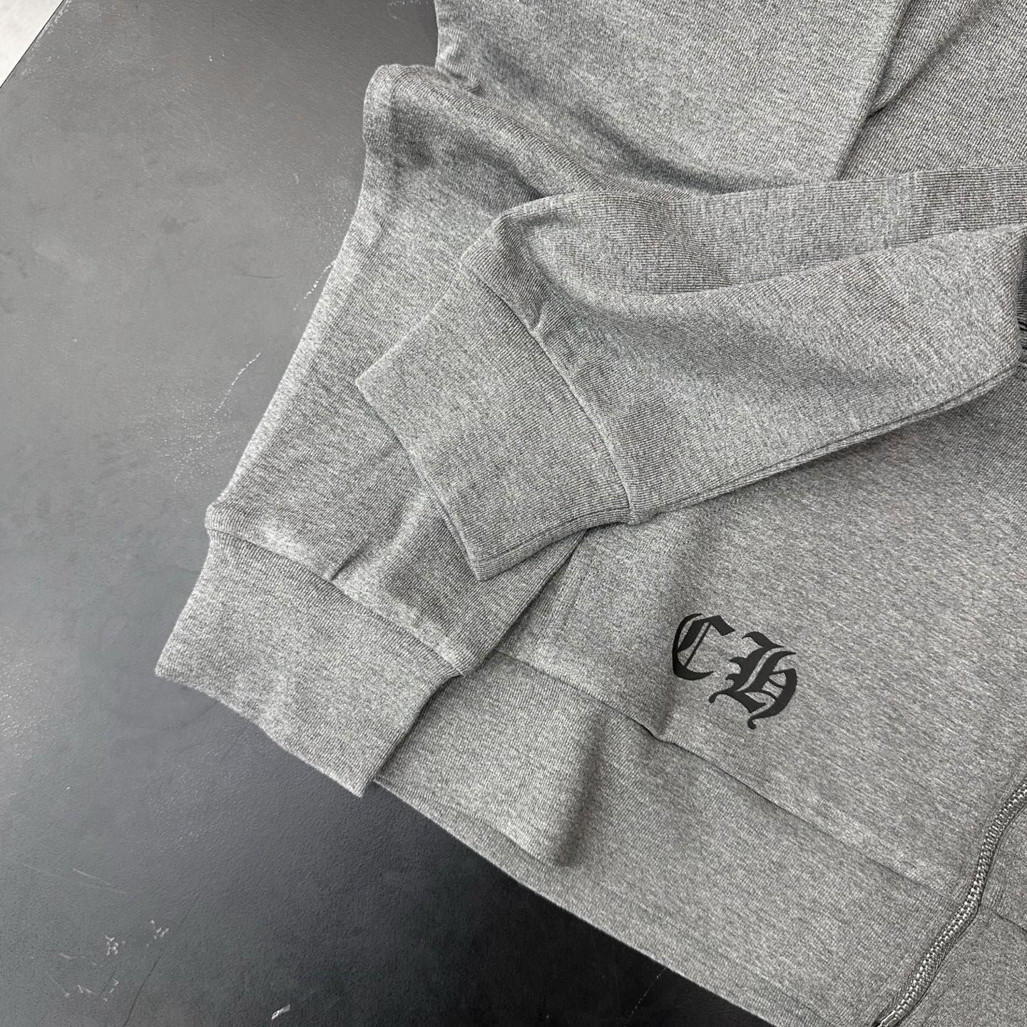 克**  ｜  新款羊毛开衫，品牌经典多处印花标，进口莱赛尔羊毛混纺面料，时尚休闲连帽开衫款式，尺码sml
