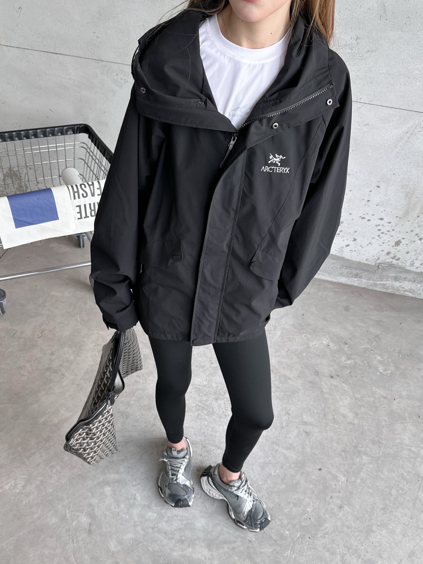 Ar*  ｜  新款风衣外套，品牌经典前后刺绣标，双层结构款式设计，户外三防面料，时尚休闲，尺码sml
