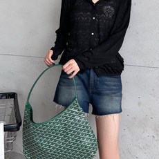 克** | 新款羊毛开衫,品牌经典烫钻标,日本进口羊毛混纺立体提花面料,时尚休闲,尺码sml 克** | 新款羊毛开衫,品牌经典烫钻标,日本进口羊毛混纺立体提花面料,时尚休闲,尺码sml