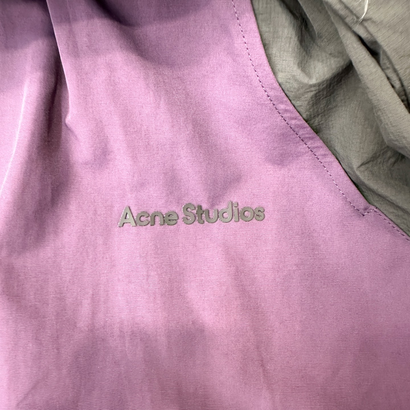 Ac** ｜ 新款休闲风衣，品牌经典厚版印花标，成衣洗水固色工艺，撞色拼接双层款式设计，时尚休闲，尺码sml
