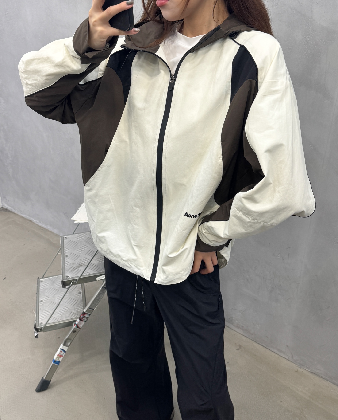 Ac** ｜ 新款休闲风衣，品牌经典厚版印花标，成衣洗水固色工艺，撞色拼接双层款式设计，时尚休闲，尺码sml