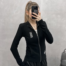 克** | 新款保暖开衫,品牌经典刺绣标,高密超细摇粒绒面料,舒适保暖,尺码sml 克** | 新款保暖开衫,品牌经典刺绣标,高密超细摇粒绒面料,舒适保暖,尺码sml