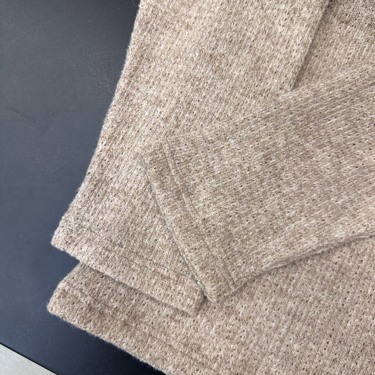 Ac**  ｜  新款长袖打底，成衣洗水加品牌经典印花标，羊毛混纺提花面料，时尚休闲，尺码sml