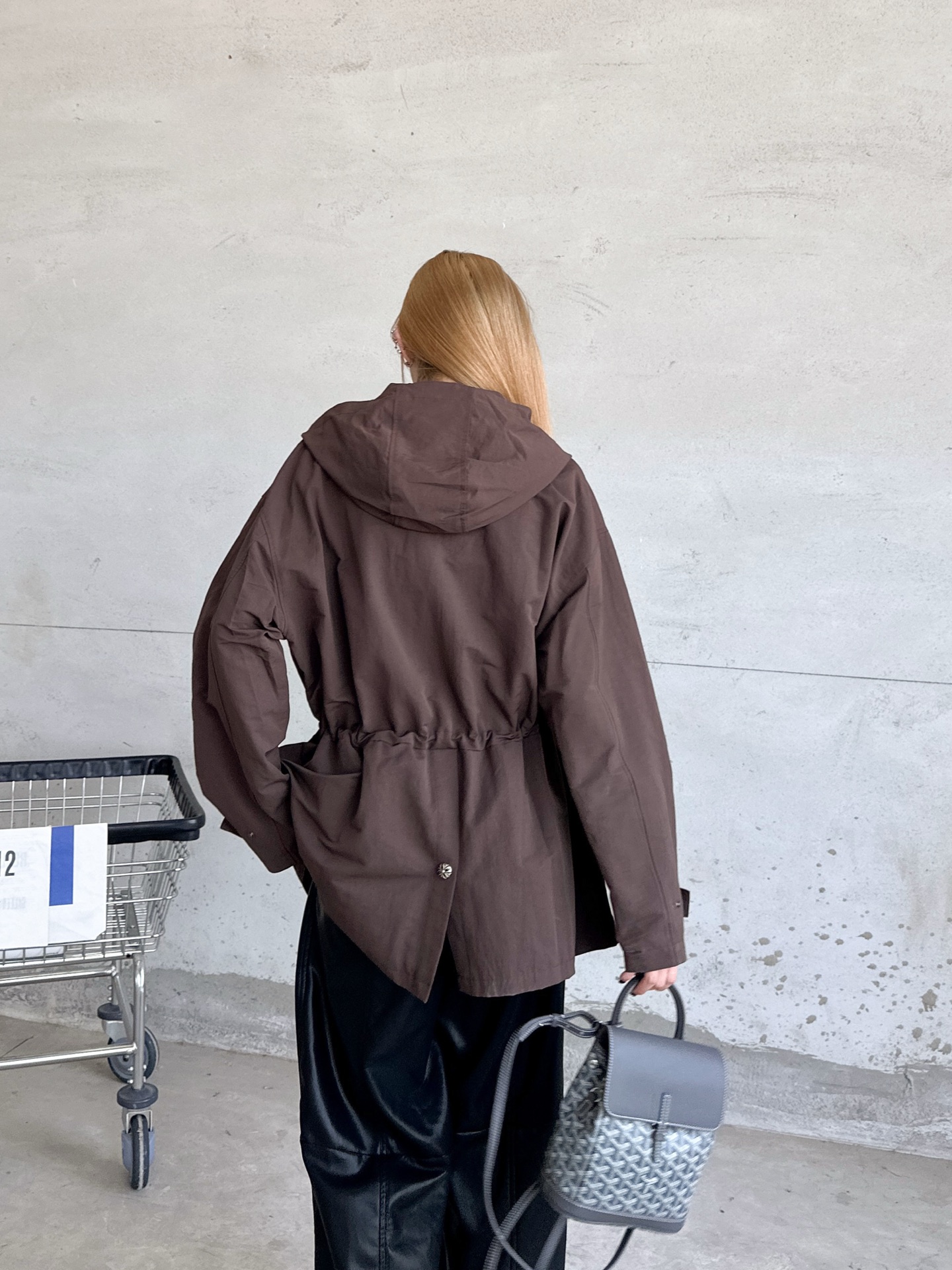 克**｜  新款风衣外套，品牌经典五金配饰，进口高密风衣面料加提花人丝里布，多口袋收腰款式设计，时尚休闲，尺码sml