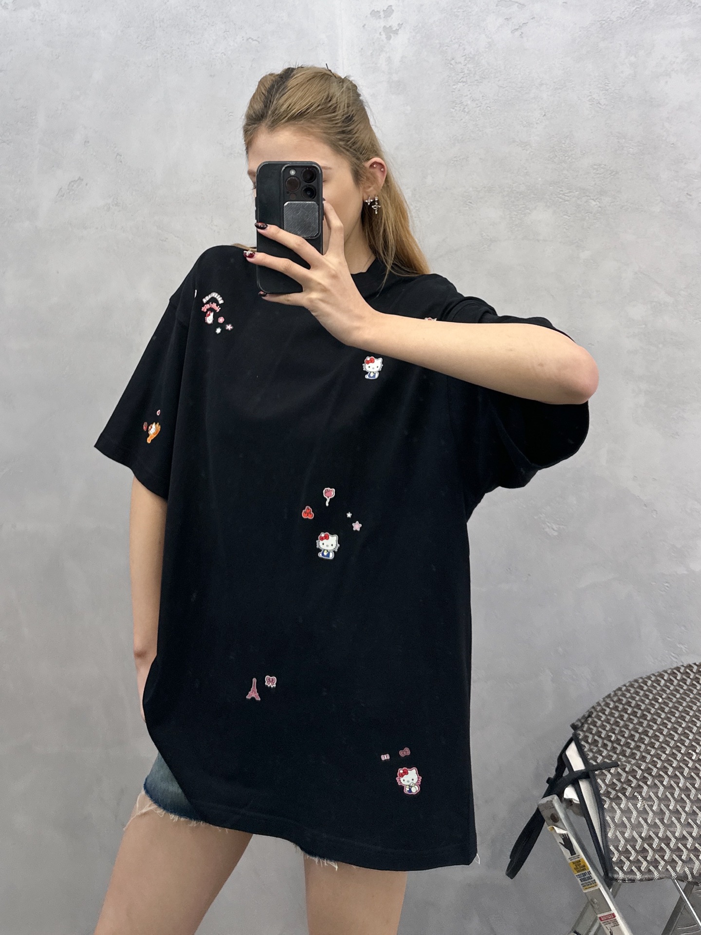 巴黎**｜  新款短袖t，品牌联名hello kitty系列，成衣洗水加全身成衣彩色印花工艺，休闲时尚，尺码sml