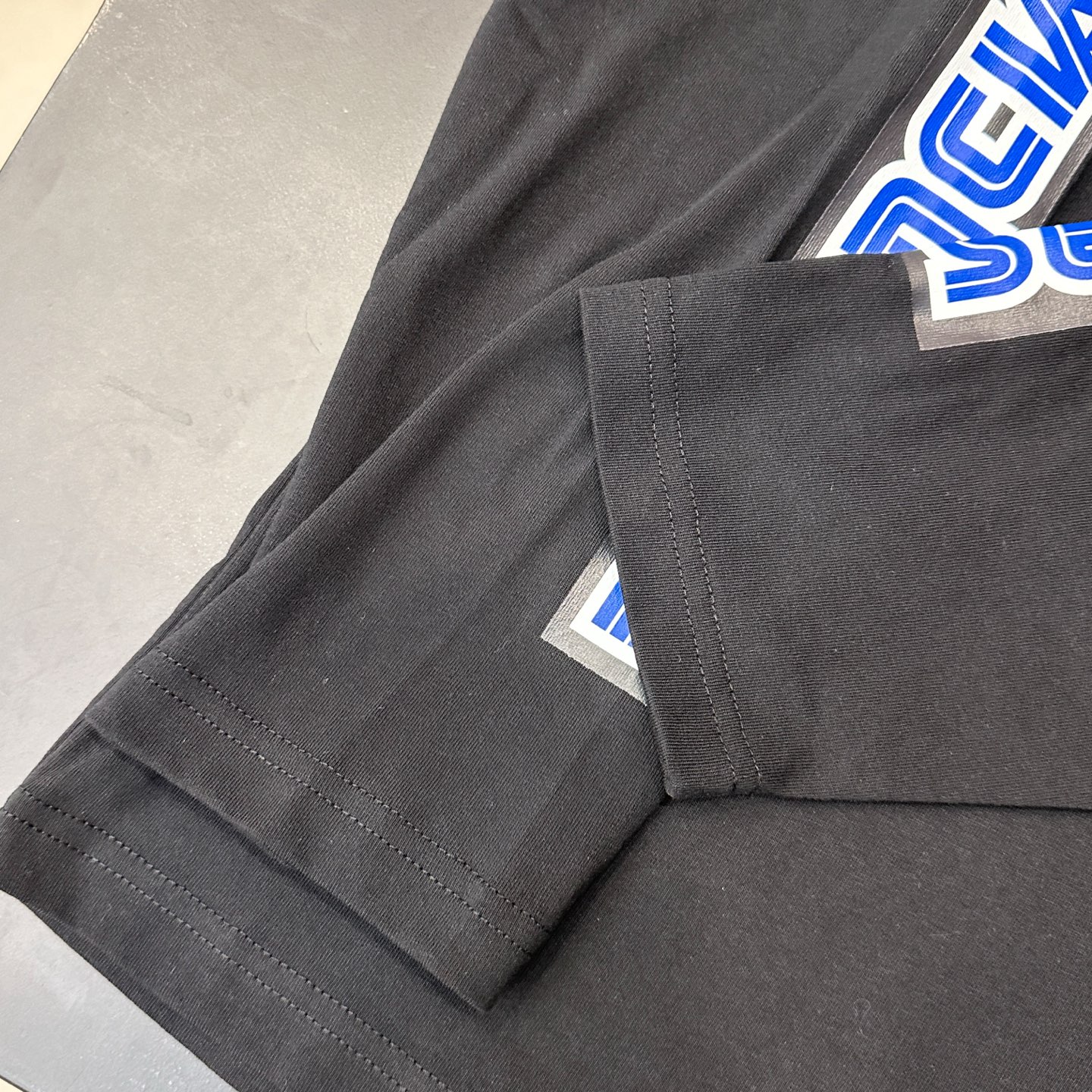 巴*  ｜  新款长袖t，成衣洗水加贴胶印花工艺，sega联名系列，休闲时尚，男女同款，尺码sml