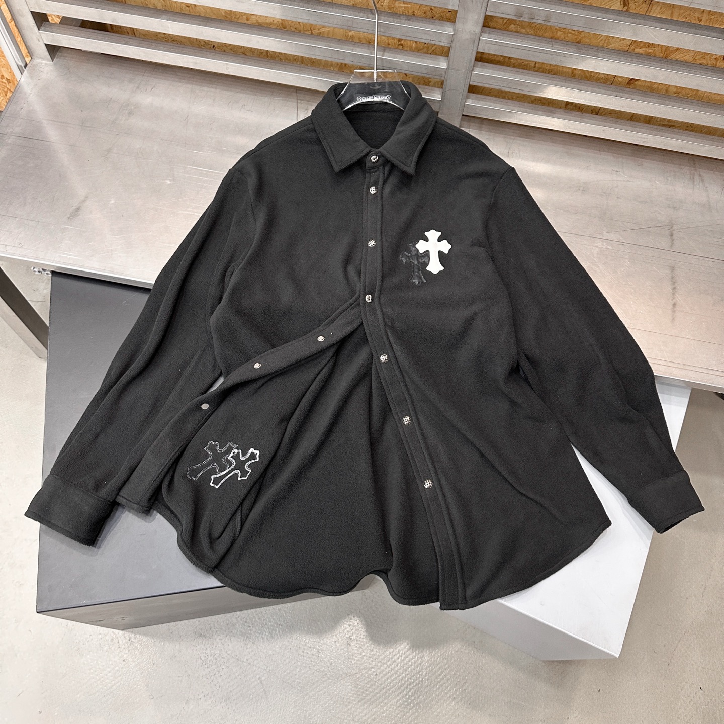 克**  ｜  新款休闲保暖衬衣，品牌经典手工切皮刺绣十字标工艺，进口超细摇粒绒保暖面料，时尚休闲，男女同款，尺码sml