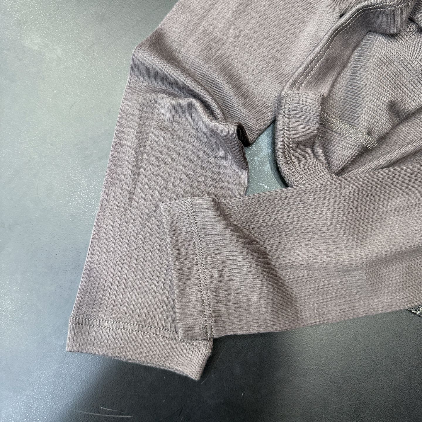immi  ｜  新款长袖打底，品牌经典烫钻标，莱赛尔面料拼接蕾丝款式设计，休闲时尚，尺码sml