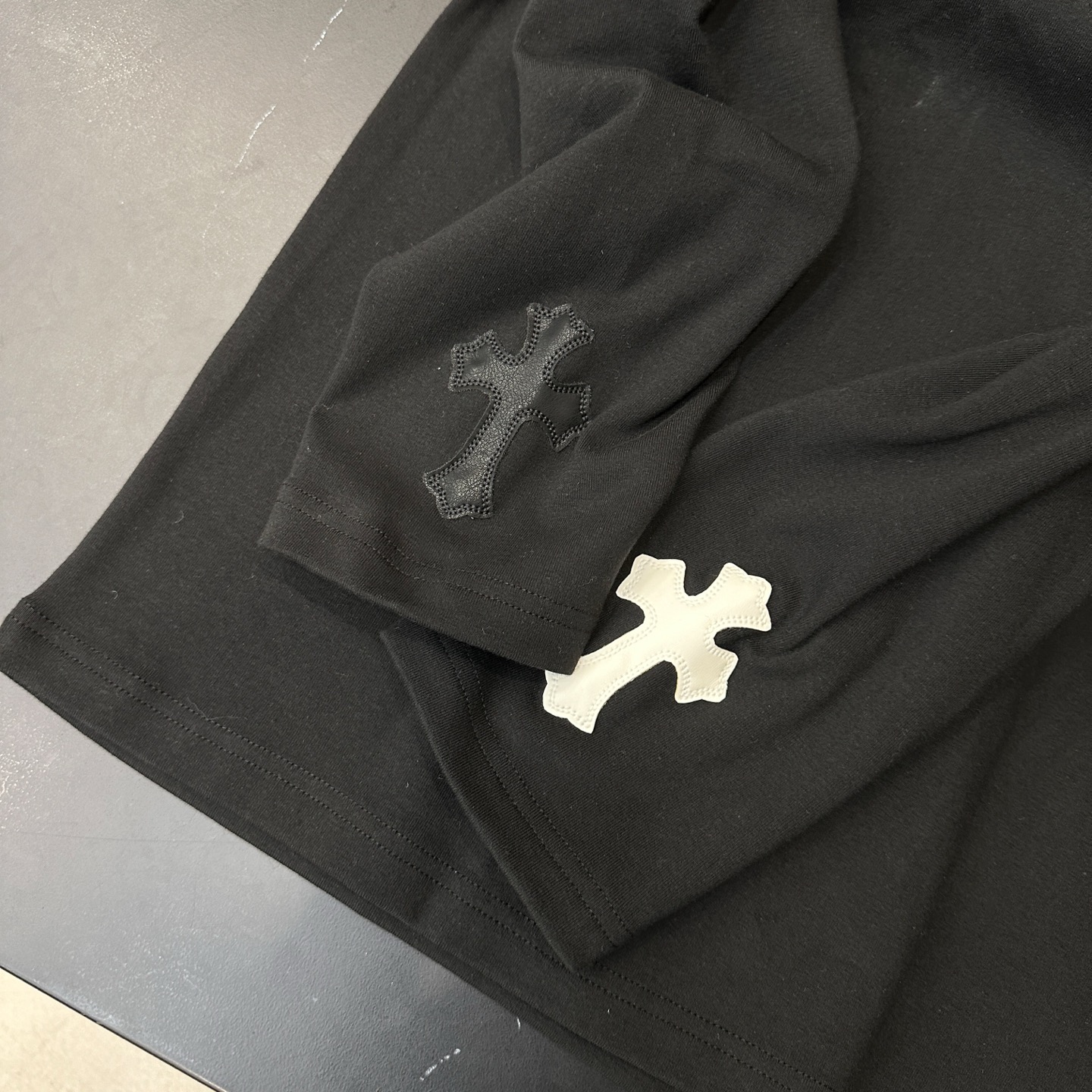 克罗*  ｜  新款长袖打底，品牌经典刺绣标，手工切皮刺绣十字标工艺，时尚休闲，尺码sml
