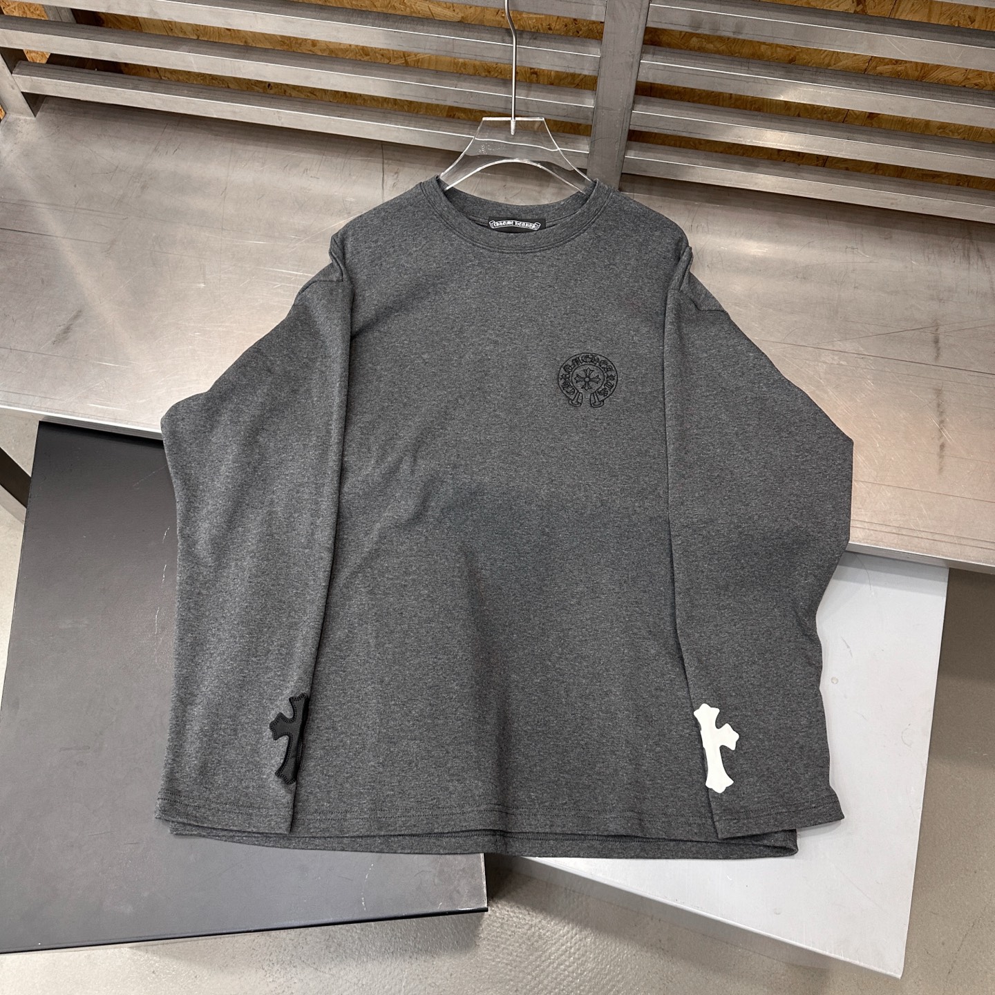 克罗*  ｜  新款长袖打底，品牌经典刺绣标，手工切皮刺绣十字标工艺，时尚休闲，尺码sml