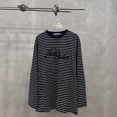 Acn* | 新款长袖打底,品牌经典立体刺绣工艺,全棉色织条纹面料,休闲时尚,尺码sml Acn* | 新款长袖打底,品牌经典立体刺绣工艺,全棉色织条纹面料,休闲时尚,尺码sml