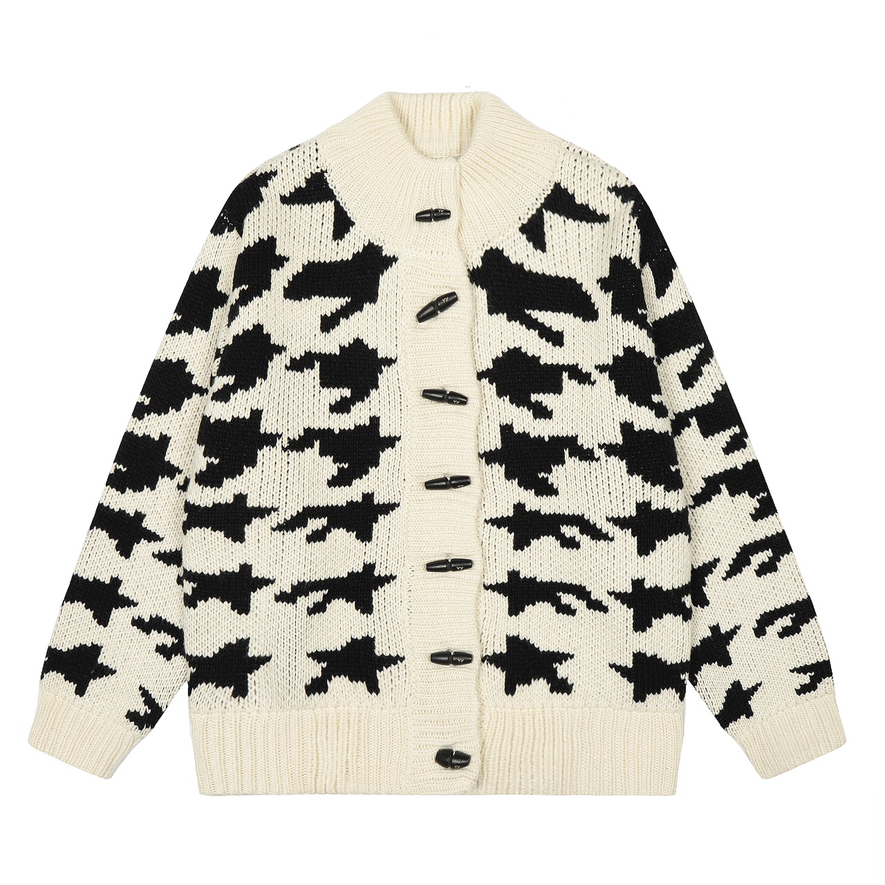 OPEN YY 25SS新款复古千鸟格牛角扣针织立领毛衣开衫外套 上身休闲百搭 市面最高品质随意对比
款号:1104
批发价:P169
尺码:S M L
颜色:杏色 灰色