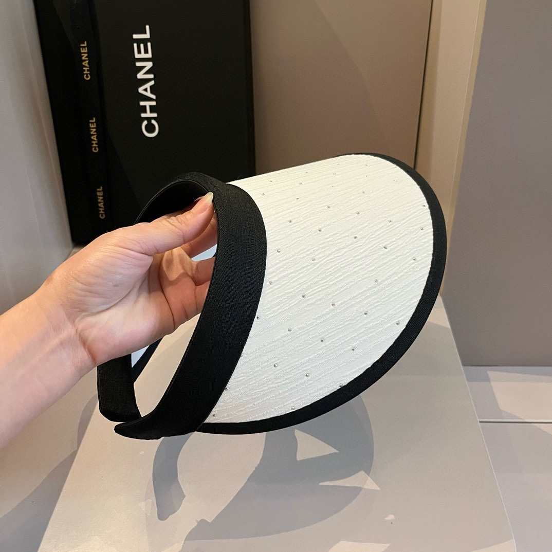 NO:194909,Chanel Chanel headband sun hat, black and white two-color hat fisherman hat baseball hat knit hat, hat, chanel, chanel, espadrilles, hats19860909Chanel香奈儿发箍遮阳帽,黑 白两色帽子渔夫帽棒球帽针织帽,帽子,chanel,chanel,espadrilles,hats,hat