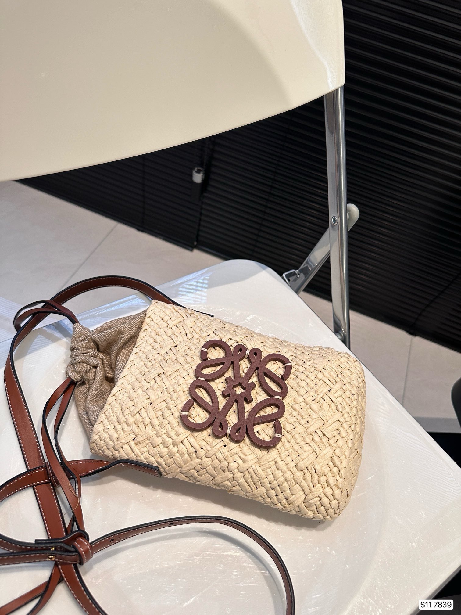 Hand-Knitted Cell Phone Bag Collection: Special Edition with Unique Dimensions and Design - 图片 4