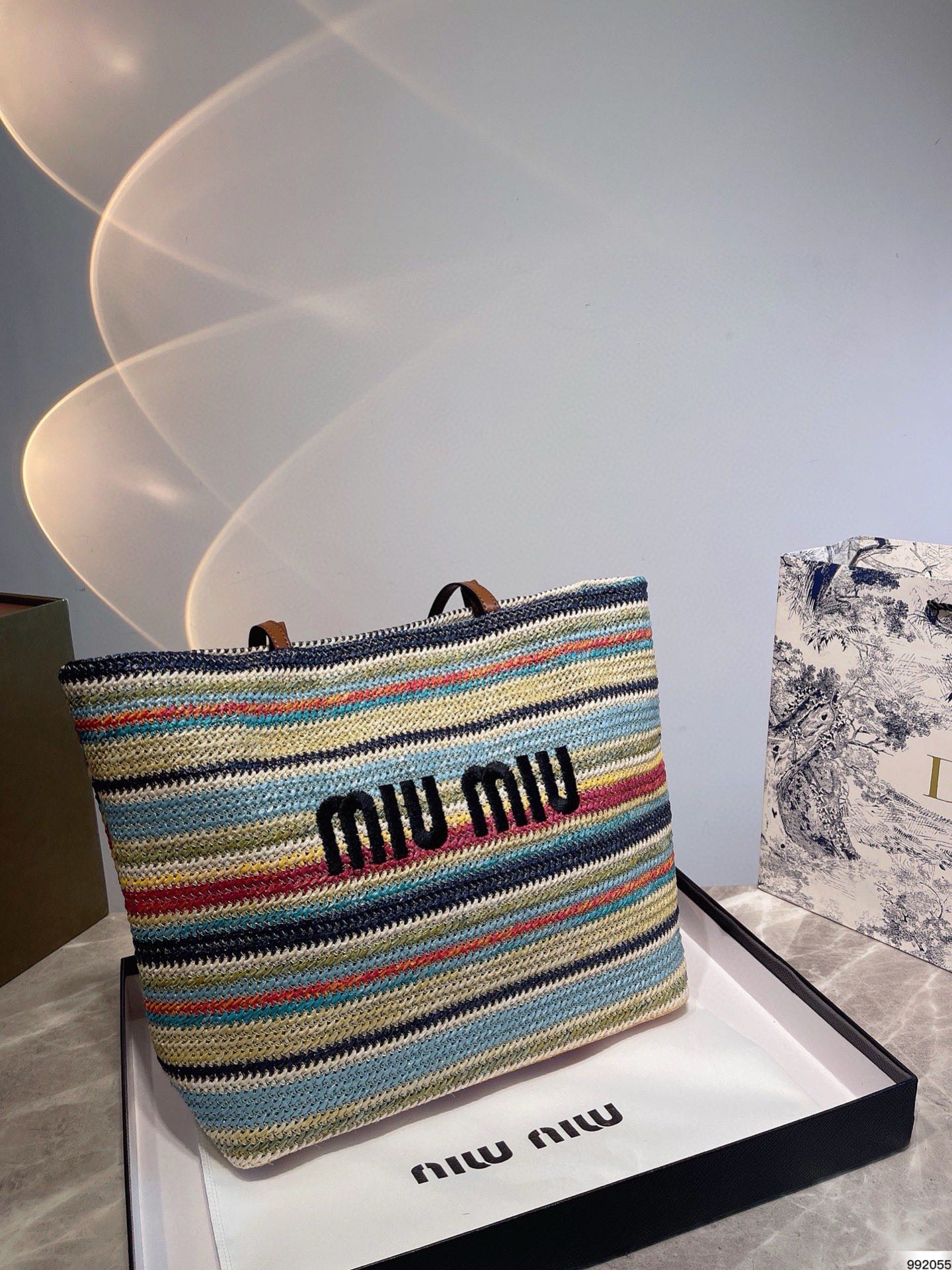 NO:227769,Miumiu American retro fairy tote bag, letter printing contrasting striped straw weaving bag, American retro grasped it. The most important thing is that it can be installed!  It's so ok to install!  Size 33 32 hats straw hat fisherman hat baseball hat, hat, miumiu, espadrilles, espadrilles, totes, hats19860909miumiu 美式复古神仙托特包 字母印花撞色条纹草编包 美式复古拿捏住了 最主要的是,它能装！它太能装了！ 尺寸33 32帽子草帽渔夫帽棒球帽,帽子,miumiu,espadrilles,espadrilles,totes,hats,hat