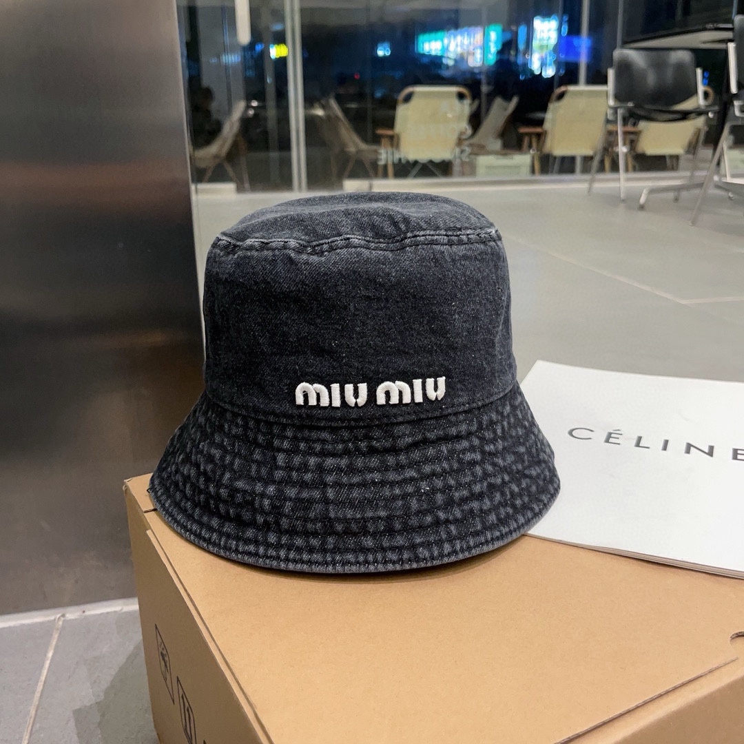 MiuMiu באינטרנט
 כובעים כובע דלי