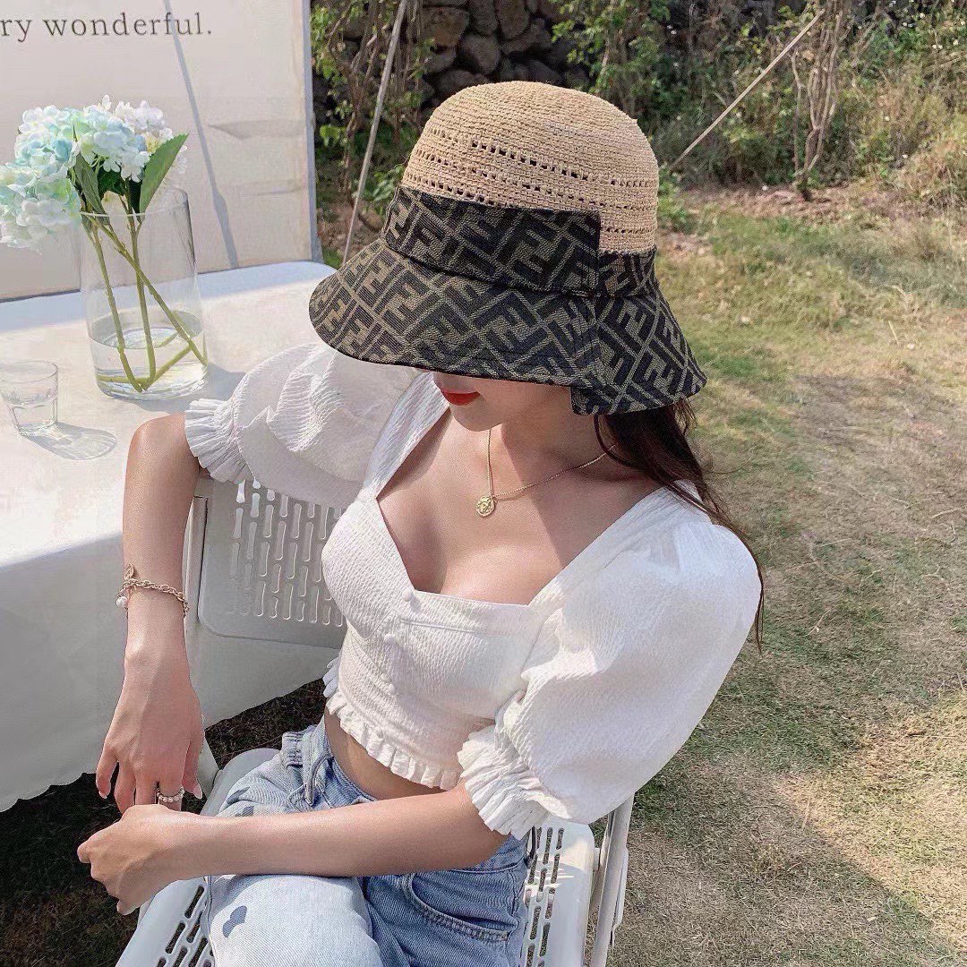 NO:199760,FD Fendi new straw hat, Rafia making, presbyterian FF fabric, essential for celebrity, head circumference 57cm hat, fisherman hat, baseball hat, knit hat, hat, fendi, espadrilles, hats19860909FD芬迪新款草帽,拉菲草制作,拼老花FF面料,名媛必备,头围57cm帽子渔夫帽棒球帽针织帽,帽子,fendi,espadrilles,hats,hat