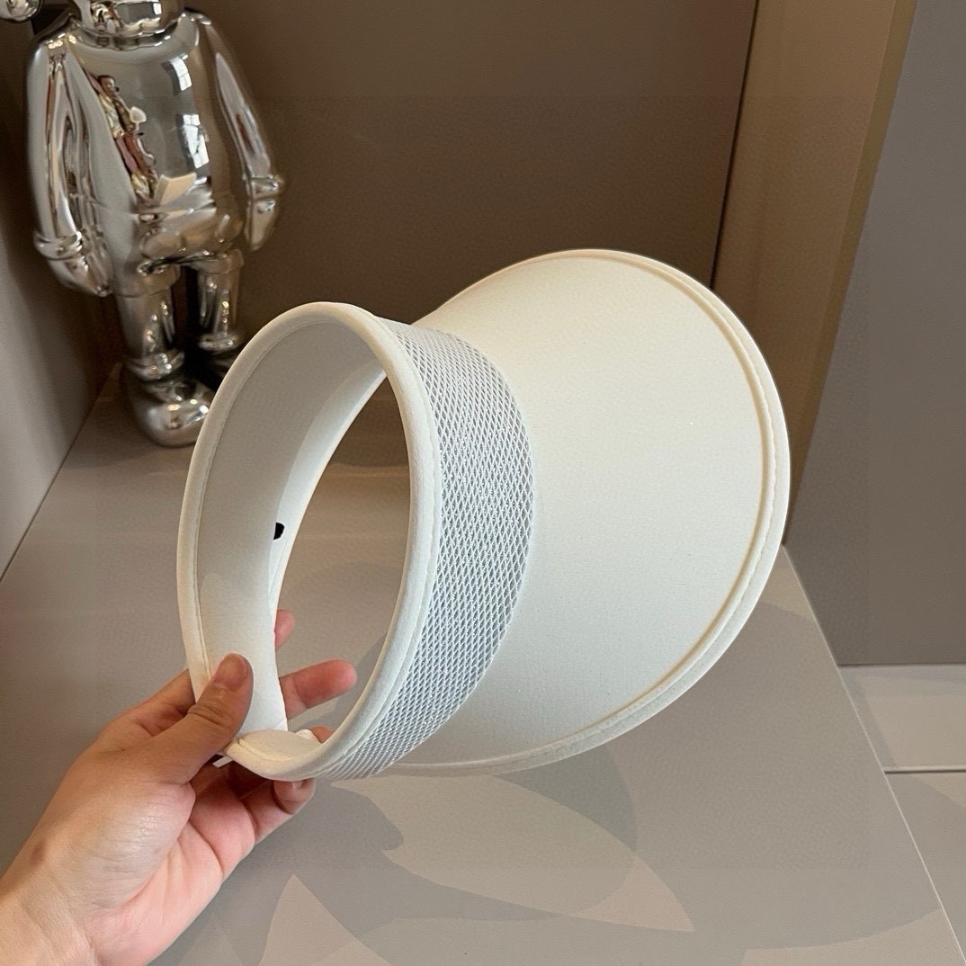 NO:203772,Chanel Chanel new duck tongue headband, high quality sun hat, black and white, head circumference of about 57cm hat, fisherman hat, baseball hat, knit hat, hat, chanel, chanel, espadrilles, hats19860909Chanel香奈儿新款鸭舌发箍,高品质遮阳帽,黑 白两色,头围57cm左右帽子渔夫帽棒球帽针织帽,帽子,chanel,chanel,espadrilles,hats,hat