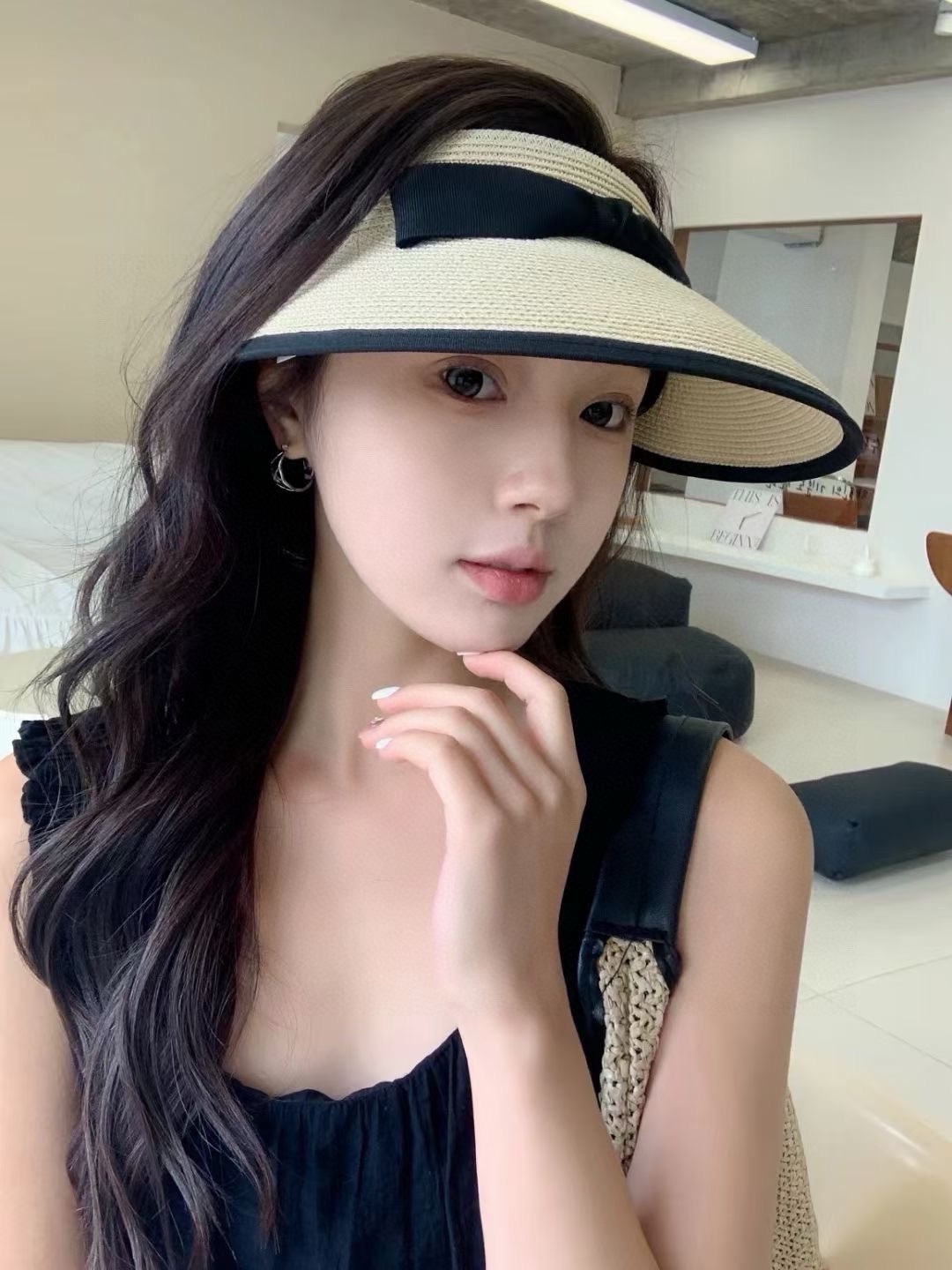 NO:204122,Chanel Chanel bow sun hat, empty top straw hat, adjustable hat Fisherman hat Baseball hat Knit hat, hat, chanel, chanel, espadrilles, hats19860909Chanel香奈儿蝴蝶结遮阳帽,空顶草帽,可调节帽子渔夫帽棒球帽针织帽,帽子,chanel,chanel,espadrilles,hats,hat