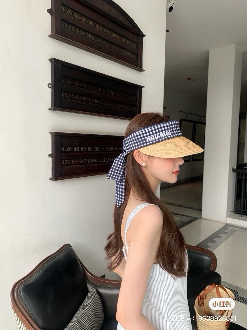 NO:206082,Miumiu spring and summer new Raffia sun hat, haute couture, hat fisherman hat baseball hat knit hat, hat, miumiu, espadrilles, hats19860909缪缪miumiu春夏新款拉菲遮阳帽,高级定制,帽子渔夫帽棒球帽针织帽,帽子,miumiu,espadrilles,hats,hat