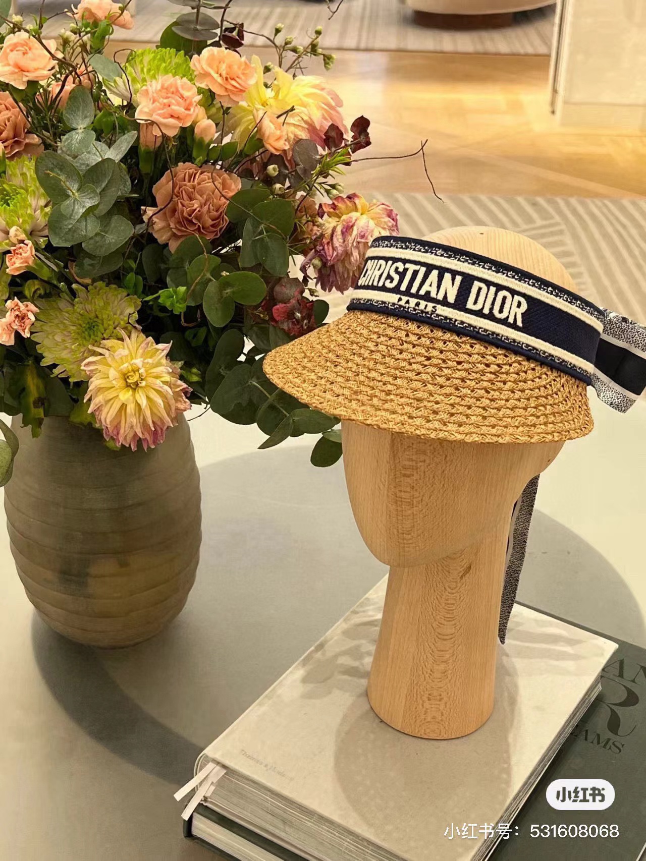 ¥ Producto original, sombrero de sol de seda nuevo de verano de DIOR imprescindible para chicas guapas. Estoy bajo el s…