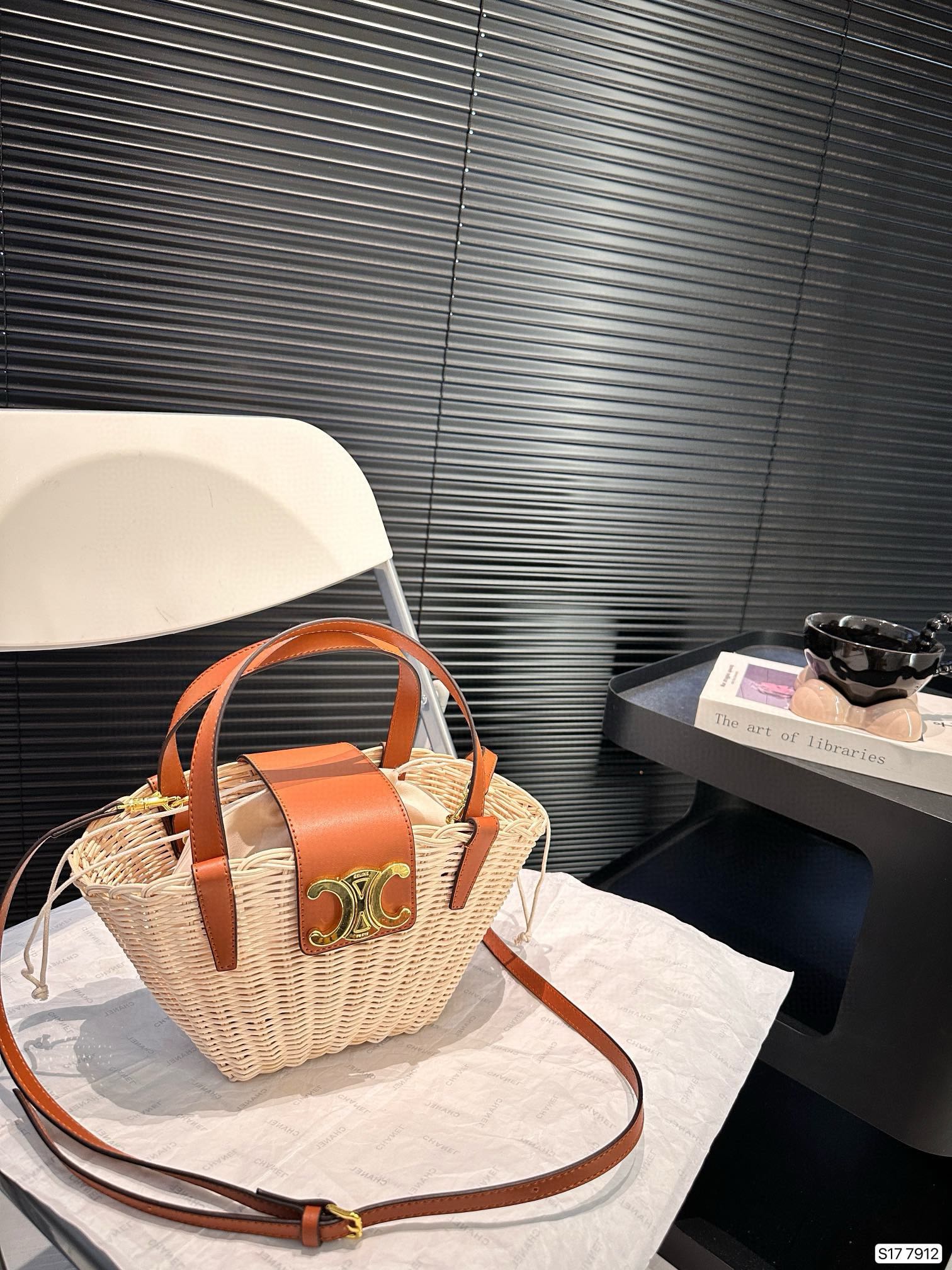 NO:207558,Booking It takes 3-5 days to place an order, z is now woven. Celine. Weaving tote bag. Lafite weaving beach. Summer is here. Prepare for holiday back style items. The highest definition of leisure. Must match. Size 13 15. Item number 7912. Hat. Straw hat. Fisherman's hat. Baseball hat. Hats. Celine. Espadrilles. Espadrilles. Espadrilles. Totes. Hats.19860909预定 下单需要3-5天出货,z现编 赛琳 编织托特包 拉菲草编织沙滩 夏天来了,准备度假背的风情单品,休闲的最高定义,一定要搭配,尺寸13 15 货号7912帽子草帽渔夫帽棒球帽,帽子,celine,espadrilles,espadrilles,totes,hats,hat