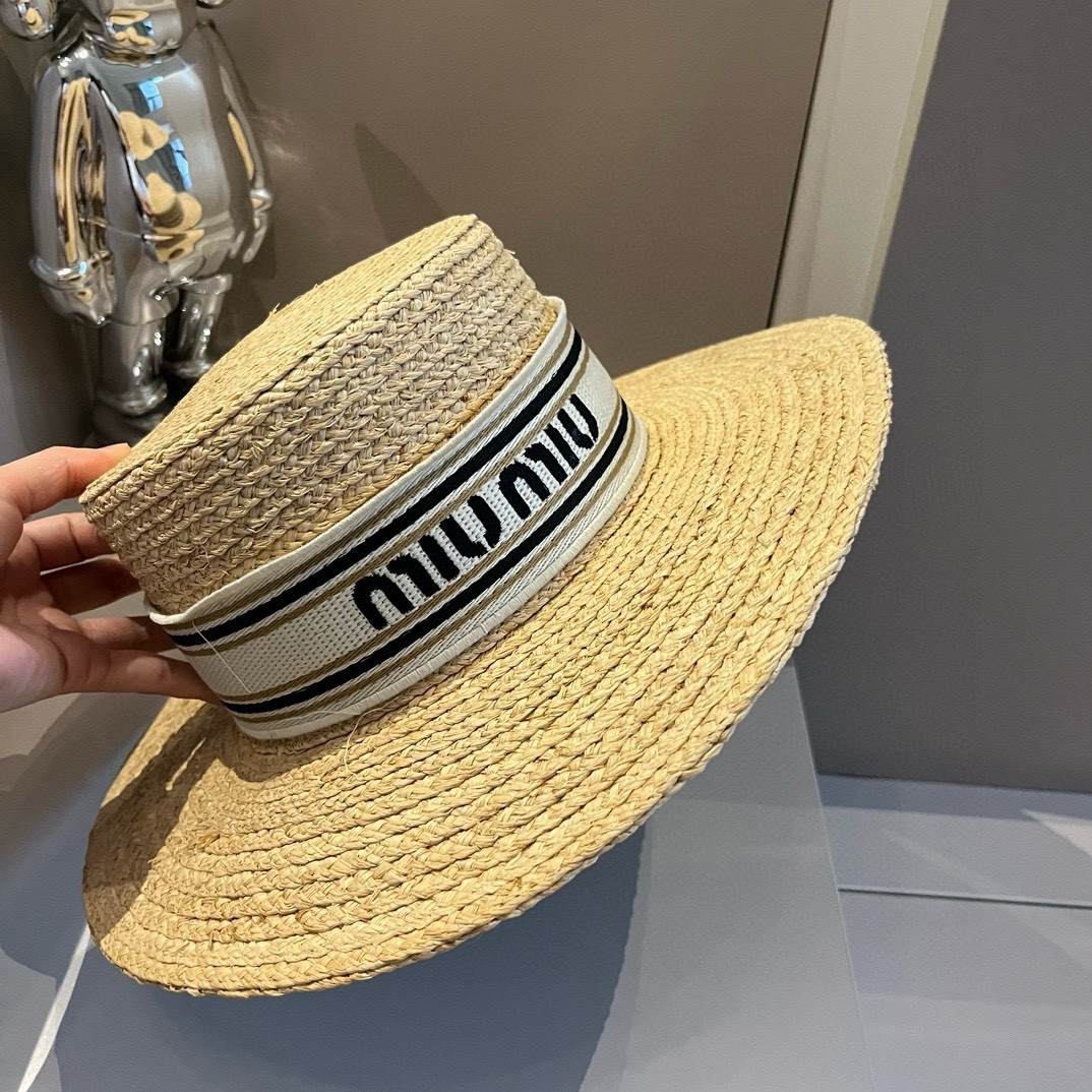 Sombrero de paja de Miu Miu, nuevo modelo de boutique, aprovecha mientras puedas, cada vez quedan menos, la talla de la…