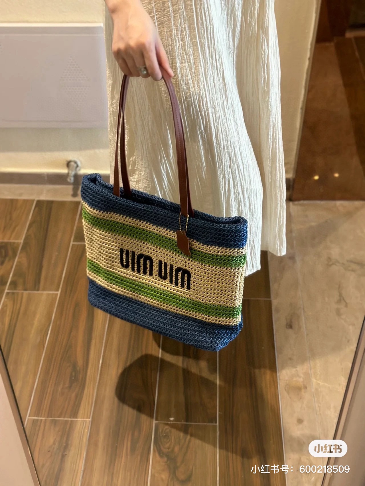NO:227773,New style Miumiu Miumiu Miumiu Straw woven striped splicing single shoulder crossbody handheld shopping bag tote bag beach women's bag hat straw hat fisherman hat baseball hat, hat, miumiu, espadrilles, espadrilles, totes, hats19860909新款缪包miumiu缪缪包草编条纹拼接单肩斜挎手提购物袋托特包沙滩女包帽子草帽渔夫帽棒球帽,帽子,miumiu,espadrilles,espadrilles,totes,hats,hat