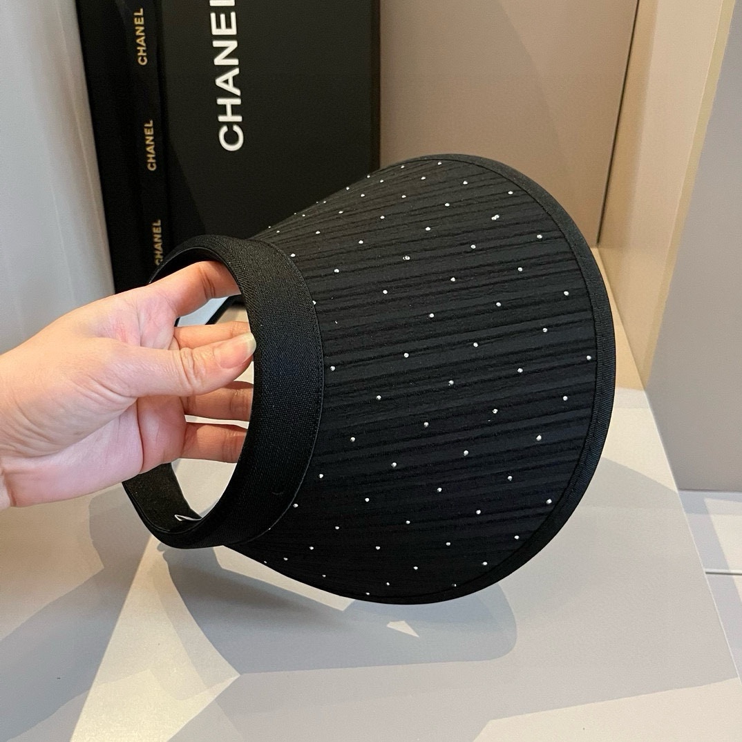 NO:211717,Chanel Chanel headband sun hat, black and white two-color hat straw hat fisherman hat baseball hat, hat, chanel, chanel, espadrilles, hats19860909Chanel香奈儿发箍遮阳帽,黑 白两色帽子草帽渔夫帽棒球帽,帽子,chanel,chanel,espadrilles,hats,hat