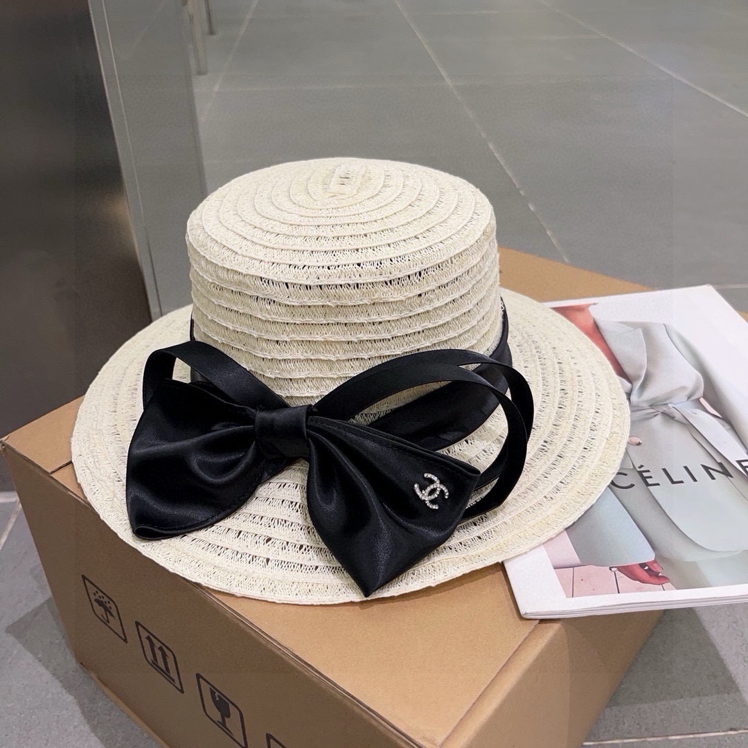 ¥ Chanel sombrero de paja de Chanel, sombrero de copa plana con lazo, hecho en Japón, lazo de raso de alta calidad, ver…