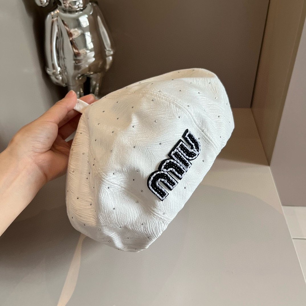 NO:212642,Miumiu octagonal beret, autumn thin material, head circumference 57cm hat, fisherman hat, baseball hat, knit hat, hat, miumiu, espadrilles, hats19860909缪缪miumiu八角贝雷帽,秋款薄料,头围57cm帽子渔夫帽棒球帽针织帽,帽子,miumiu,espadrilles,hats,hat