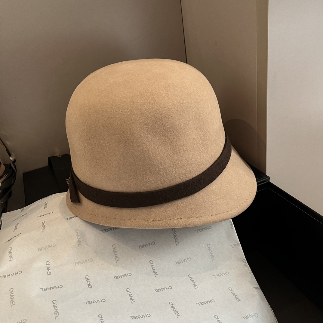 ¥ color caqui HEREMS Hermès 2024 nueva temporada otoño-invierno sombrero de lana, 100% lana 🦙% diseño de corte irregul…