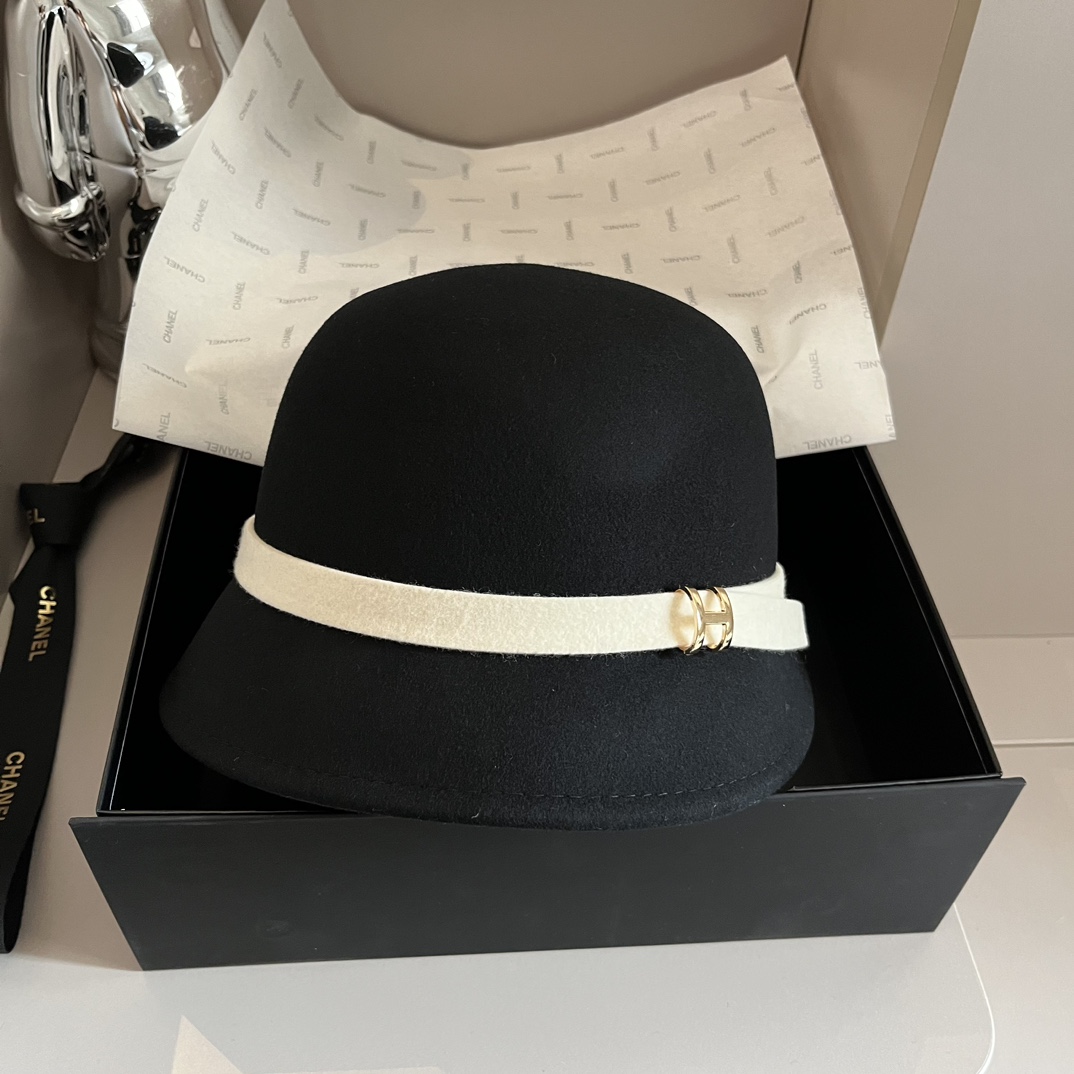 ¥ HERMES negro gorra de fieltro de lana nueva de otoño/invierno 2024, 100% lana 🦙% corte irregular, imprescindible par…