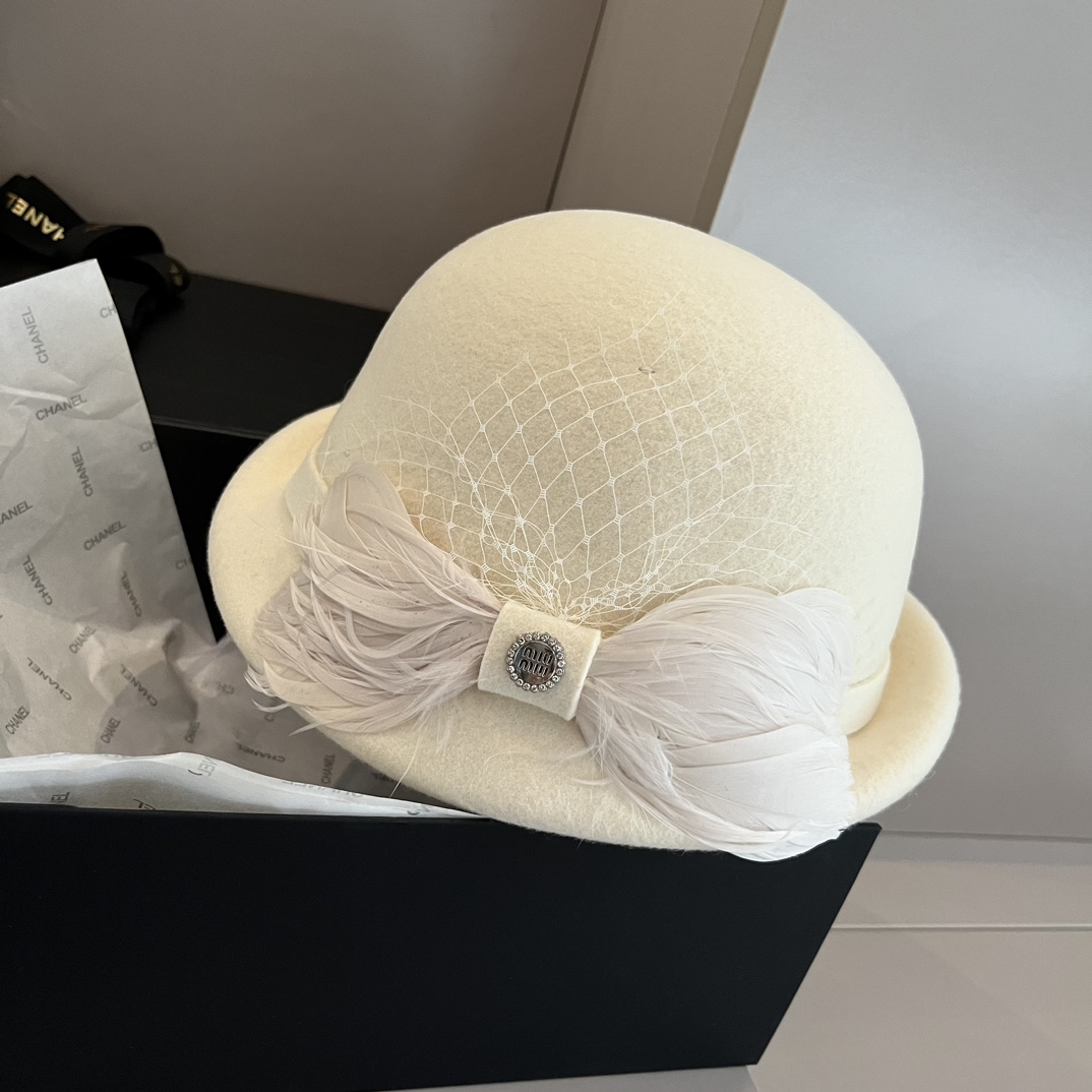 ... white Miumiu 2025 AutumnWinter New Wool Top Hat Autumn and Winter Top Hat