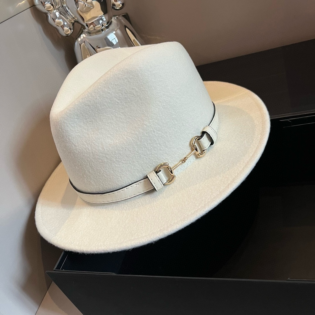 NO:214210,White Gucci wool top hat classic horseshoe buckle, autumn and winter new style, 100% wool fabric, head circumference of about 57cm hat fisherman hat baseball hat knit hat, hat, gucci, espadrilles, hats19860909白色 Gucci古奇羊毛礼帽 经典马蹄扣,秋冬新款,百分百羊毛面料,头围57cm左右帽子渔夫帽棒球帽针织帽,帽子,gucci,espadrilles,hats,hat
