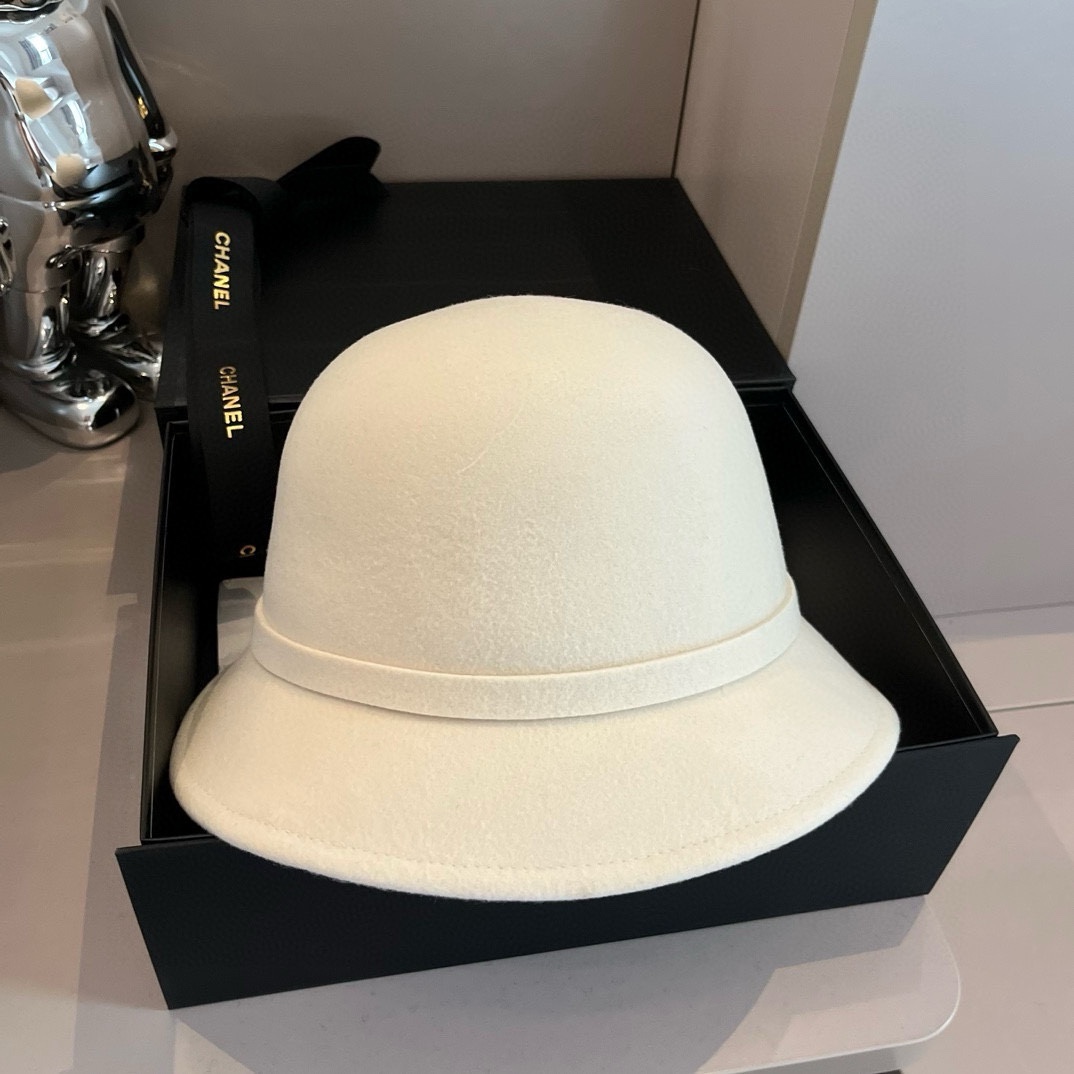 NO:214228,White Miumiu autumn and winter new wool pot hat, 100% wool fabric celebrity style, head circumference 57cm hat, fisherman hat, baseball hat, knit hat, hat, miumiu, espadrilles, hats19860909白色 缪缪miumiu秋冬新款羊毛盆帽,百分百羊毛面料名媛风,头围57cm帽子渔夫帽棒球帽针织帽,帽子,miumiu,espadrilles,hats,hat