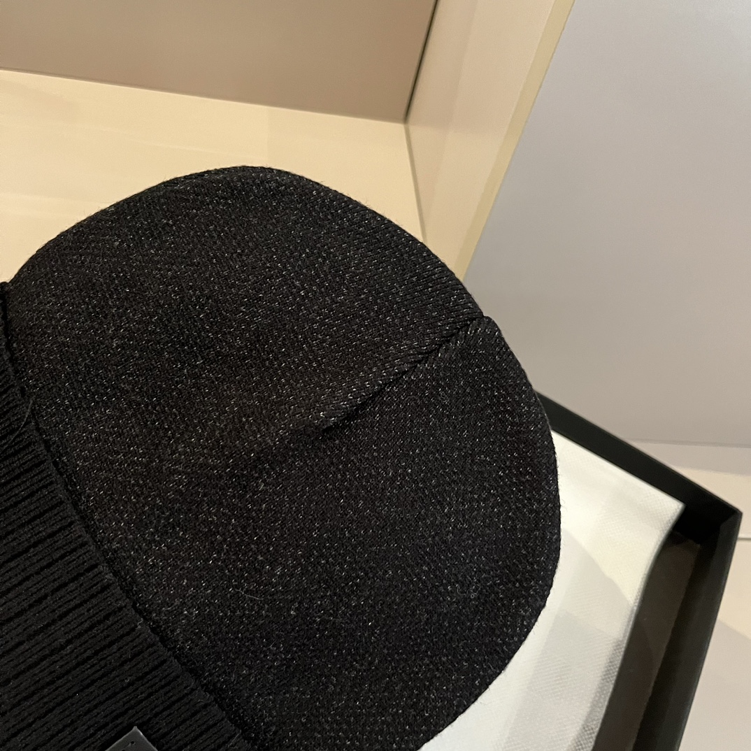 PLV棋盘格男款毛线帽