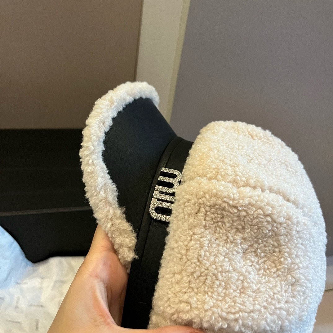P缪缪miumiu秋冬新款羊羔绒画家帽头围57cm