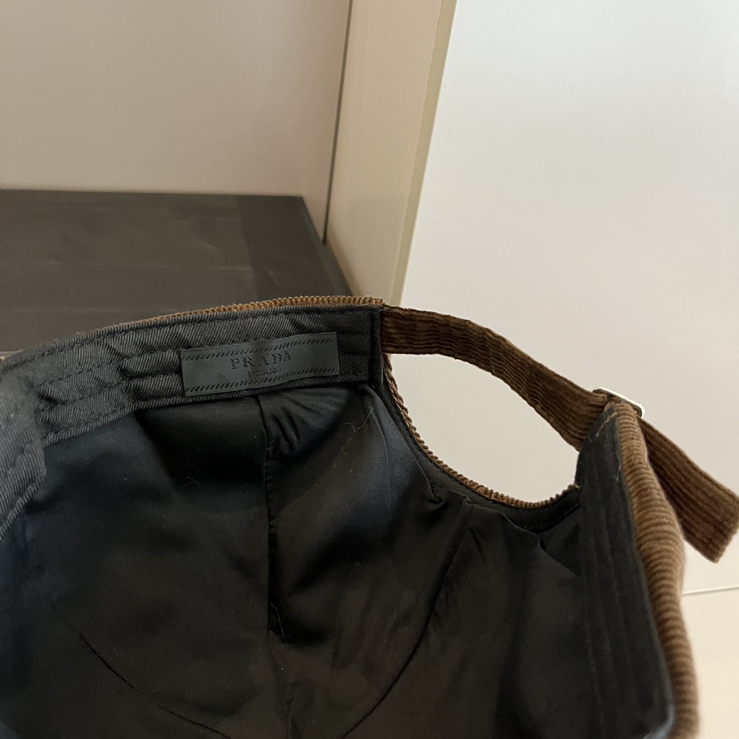 PPrada普拉达新款鸭舌前进帽灯芯绒面料头围57cm