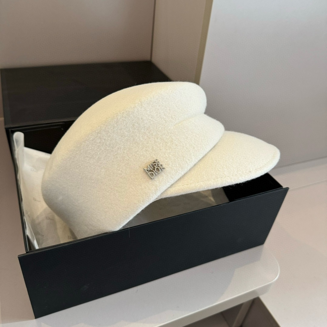 NO:215240,White Dior autumn and winter new wool duck tongue military cap, 100% wool fabric, head circumference 57cm hat, fisherman hat baseball hat knit hat, hat, dior, dior, espadrilles, hats19860909白色 Dior迪奥秋冬新款羊毛鸭舌军帽,百分百羊毛面料,头围57cm帽子渔夫帽棒球帽针织帽,帽子,dior,dior,espadrilles,hats,hat