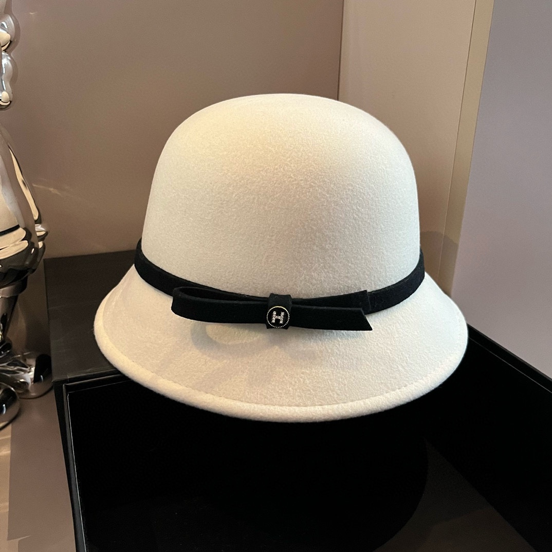 NO:215285,White HERMES Hermes new basin hat, 100% wool head circumference 57cm hat Fisherman hat Baseball hat Knitted hat, hat, hermes, hermes, espadrilles, hats19860909白色 HERMES爱马仕新款盆帽,百分百羊毛 头围57cm帽子渔夫帽棒球帽针织帽,帽子,hermes,hermes,espadrilles,hats,hat