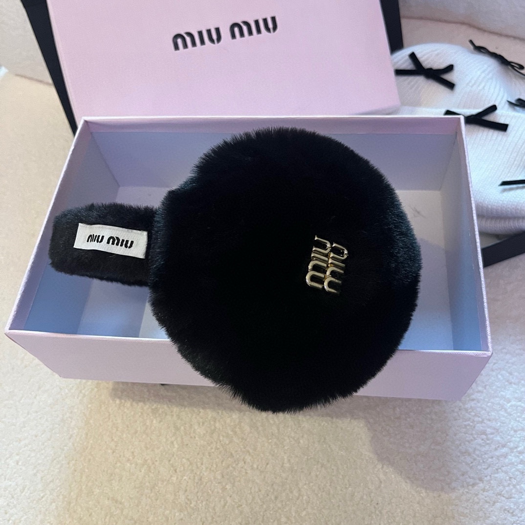 miumiu缪缪秋冬新款护耳兔毛耳罩三色可折叠