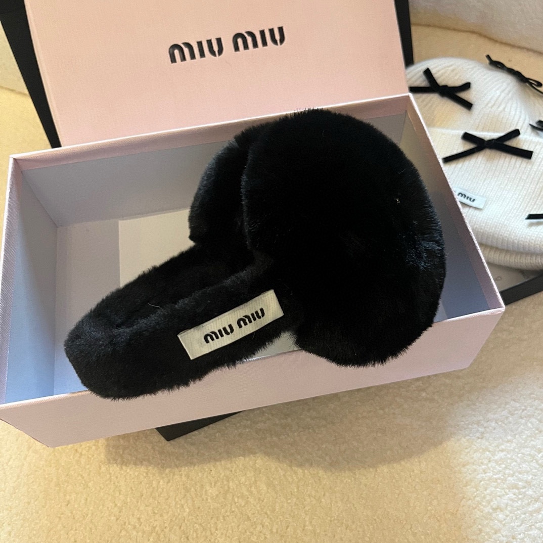 miumiu缪缪秋冬新款护耳兔毛耳罩三色可折叠